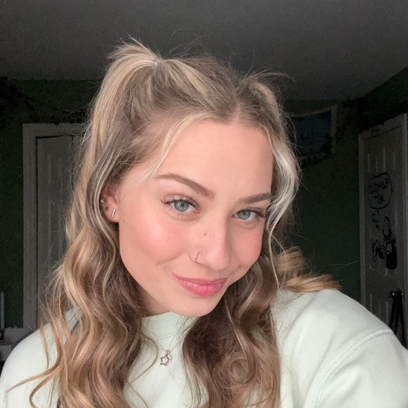 Meet your Posher, Julianne - Picture 1 of 1